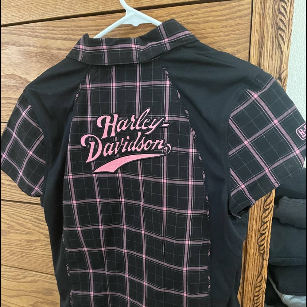 Harley Davidson Really cute top could be one with a tank underneath, cute fit!